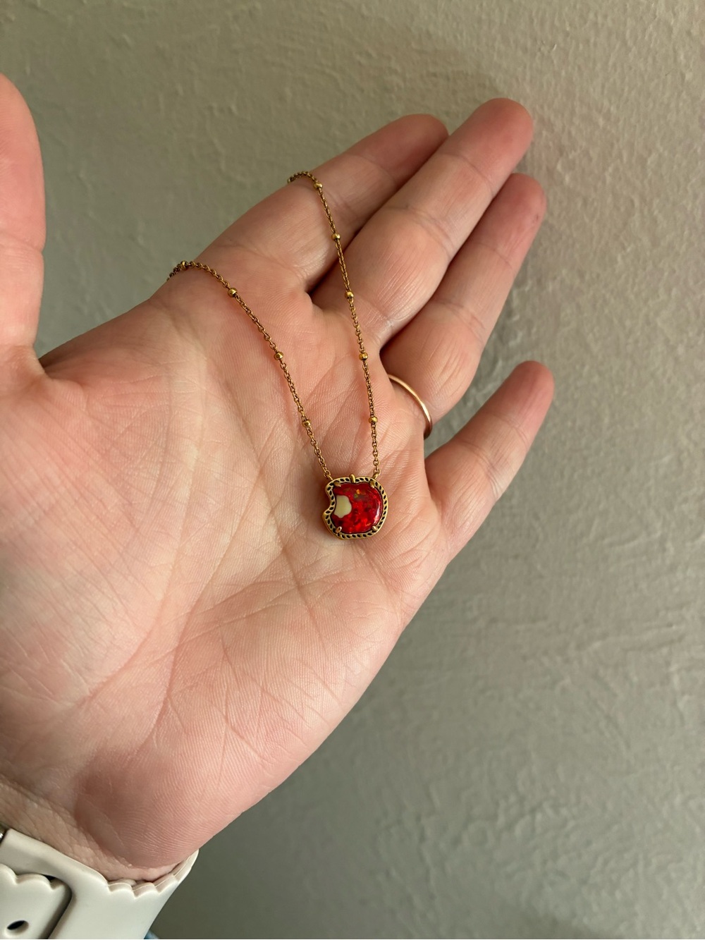 Kendra Scott Snow White Apple Necklace